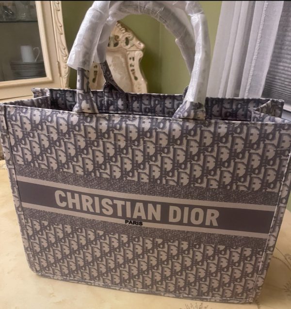 Christian Dior - Image 2