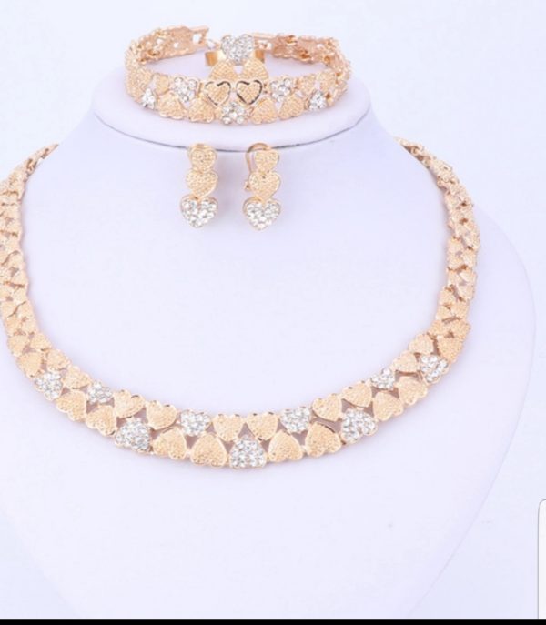 Necklace Set come With Earrings And Bracelets